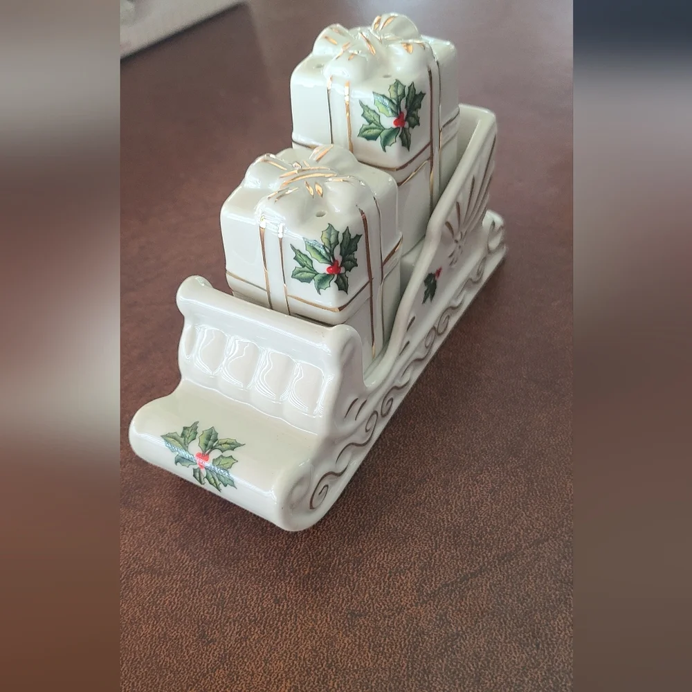 Sleigh salt and pepper set with original box